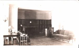 1600px-Living_Room_Alcove_(4000x2445)